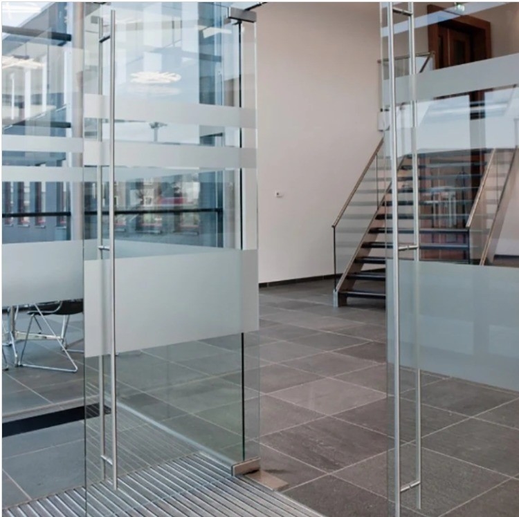 Porte en verre sans cadre en aluminium pour des performances durables