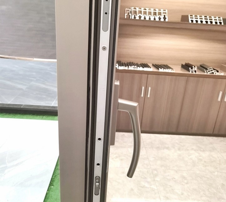 Portes coulissantes et porte coulissante en aluminium