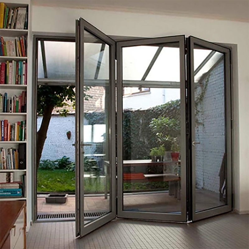 Des portes pliantes en aluminium à double verre pour un patio pliant à deux portes