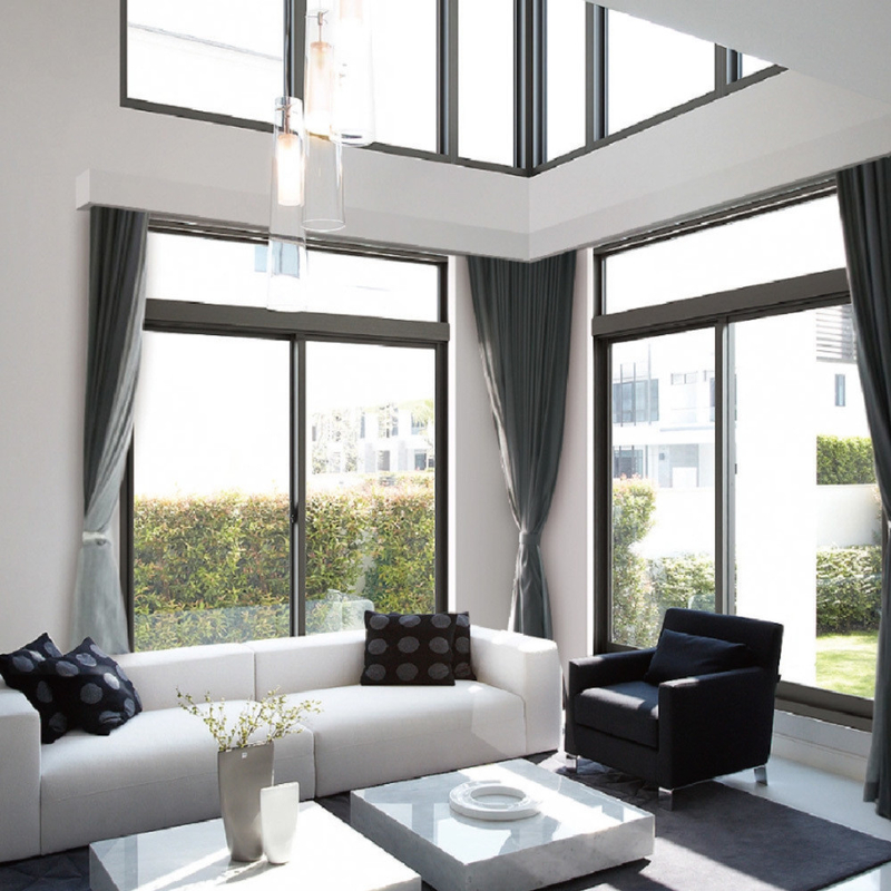 Des fenêtres coulissantes en aluminium à 8 voies personnalisables, parfaites pour les projets de décoration intérieure