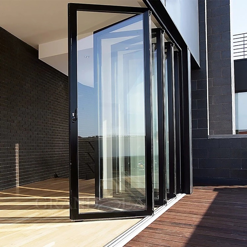 1Épaisseur de mur.4 mm Porte d'accordéon de patio en verre en aluminium pour une solution de sécurité moderne