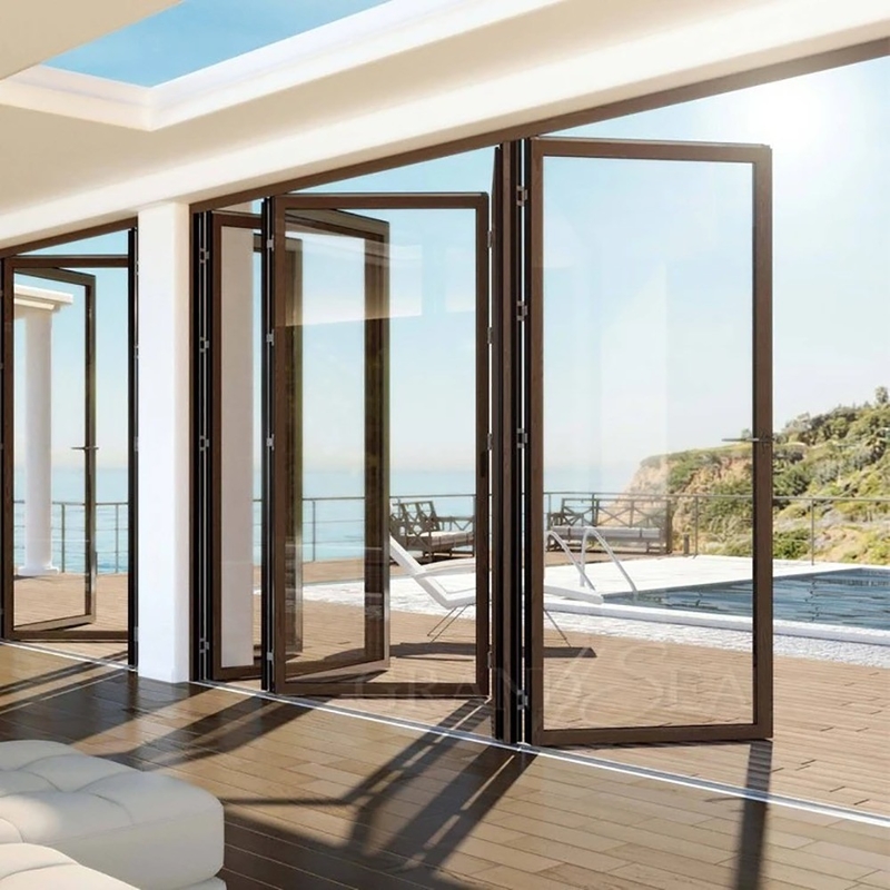 1Épaisseur de mur.4 mm Porte d'accordéon de patio en verre en aluminium pour une solution de sécurité moderne