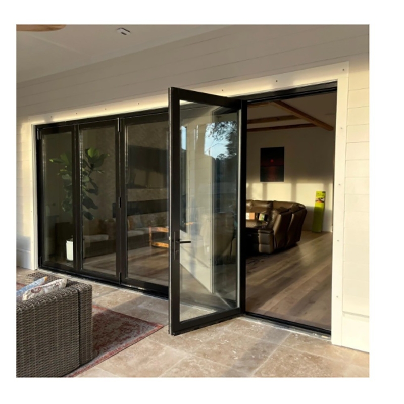 Porte à vitrage thermique avec large cadre d'oscillation et double vitrage