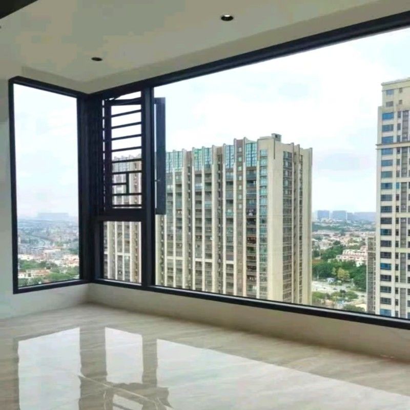 fenêtre en alliage d'aluminium à manivelle à main de design moderne avec un coin anti-collision de type R