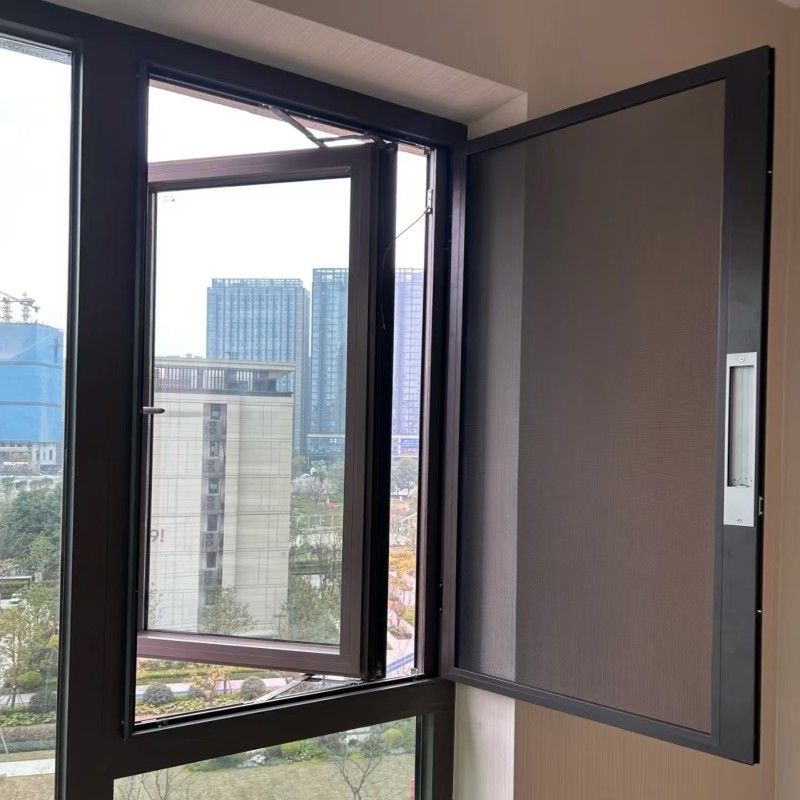 fenêtre en alliage d'aluminium à manivelle à main de design moderne avec un coin anti-collision de type R
