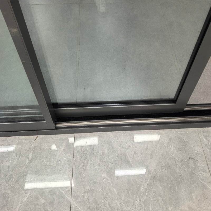 Portes coulissantes en alliage d'aluminium personnalisables de conception moderne avec isolation thermique de 1,1 W / ((m2 · K)