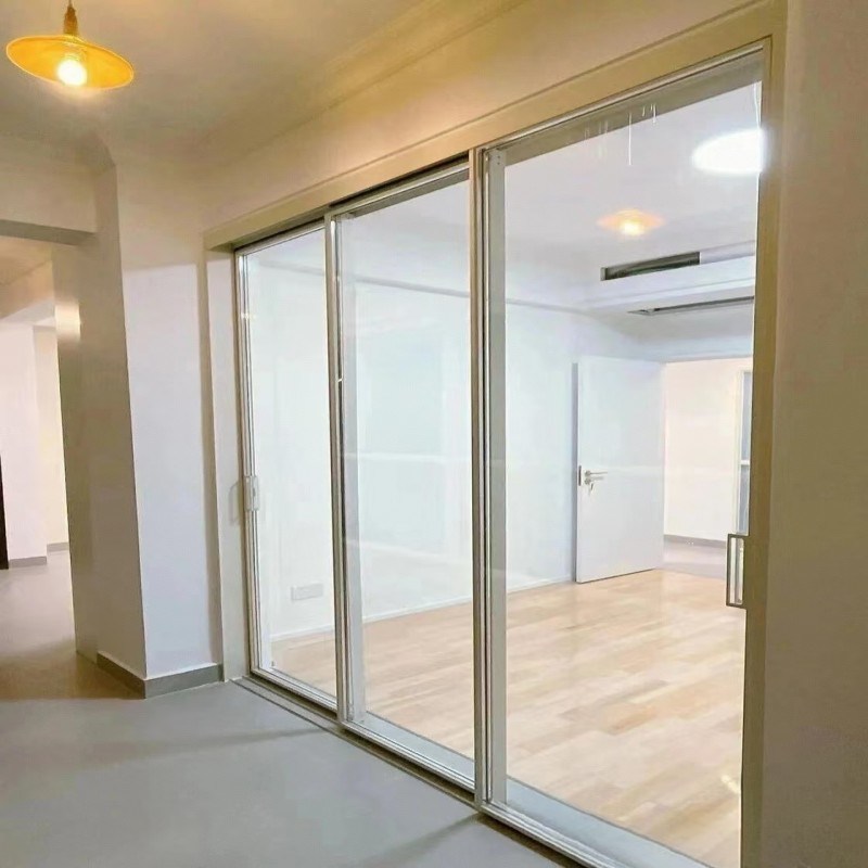 Porte coulissante en aluminium de haute qualité en gros avec voie muette pour espaces de salon