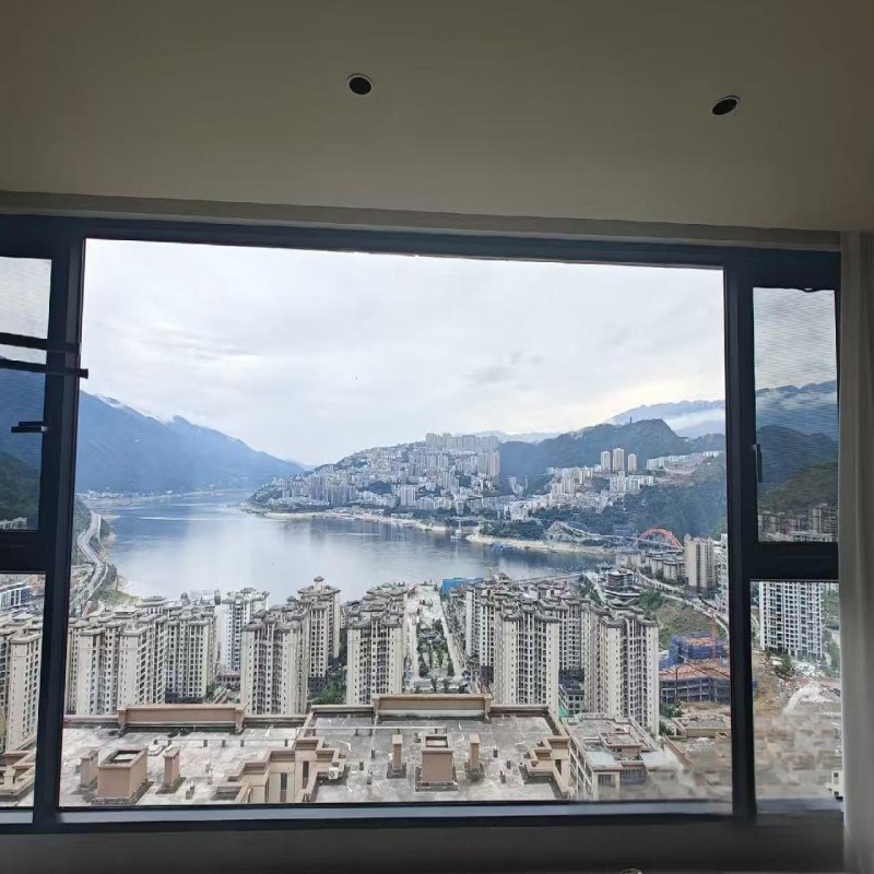 Fenêtre en aluminium à carénage économe en énergie avec joint thermique et double vitrage pour maisons passives