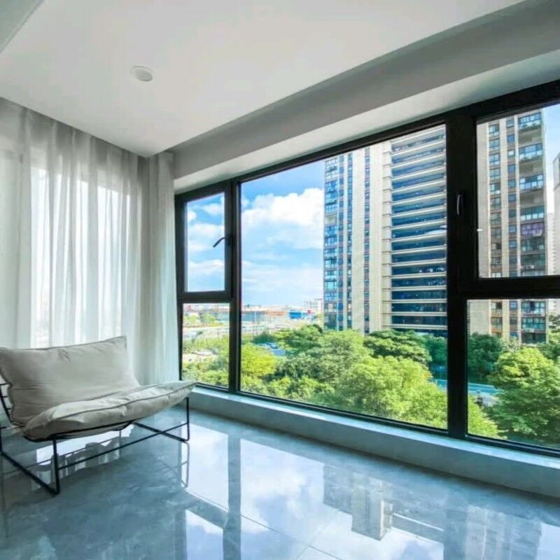 fenêtre en alliage d'aluminium certifiée au titre 24 de la Californie avec système de verrouillage multi-points et charnières renforcées pour les maisons modernes