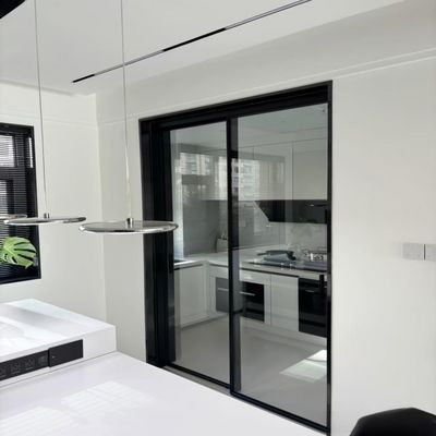 Piste coulissante en aluminium à cadre étroit avec panneaux de verre trempé